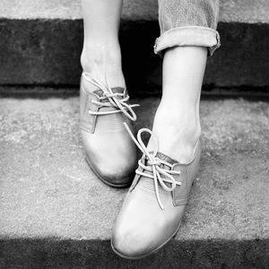 Frye Jillian Oxfords - Grey / Taupe - Size 7.5